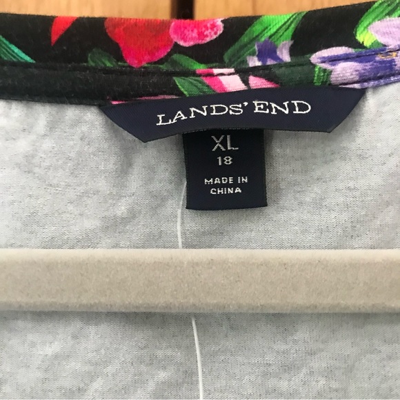 NWT!! Beautiful summer floral top. Size XL. Lands End. - Picture 3 of 3